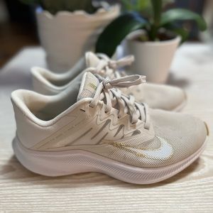 Nike Quest Women's Road Running Shoes, size 6.5